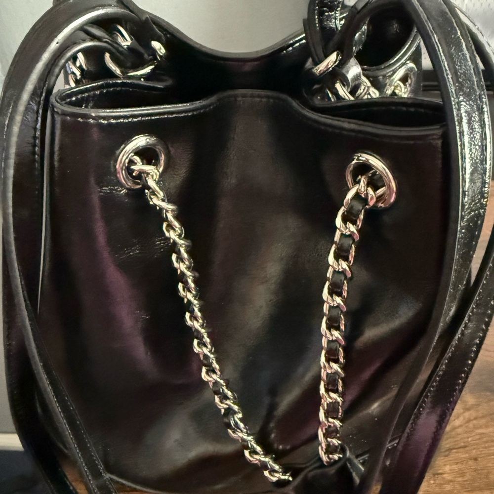 Sophisticated Black Chain Shoulder Bag
